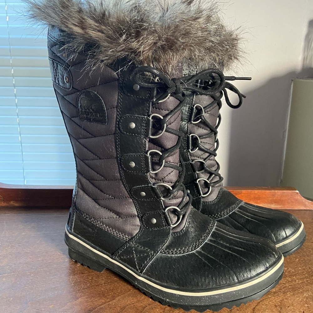 Sorel Tofino black winter boots fur lined